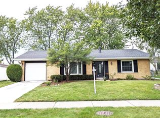 1370 Hassell Rd, Hoffman Estates, IL 60169