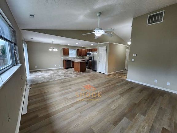 3rd image of 3174 Fleming Dr