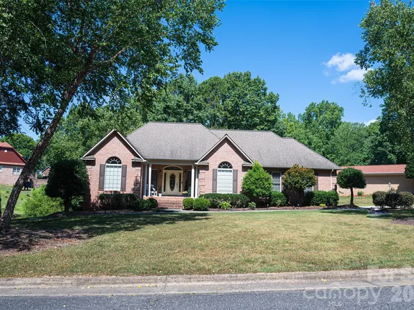 2041 Fairways Dr, Cherryville, NC 28021