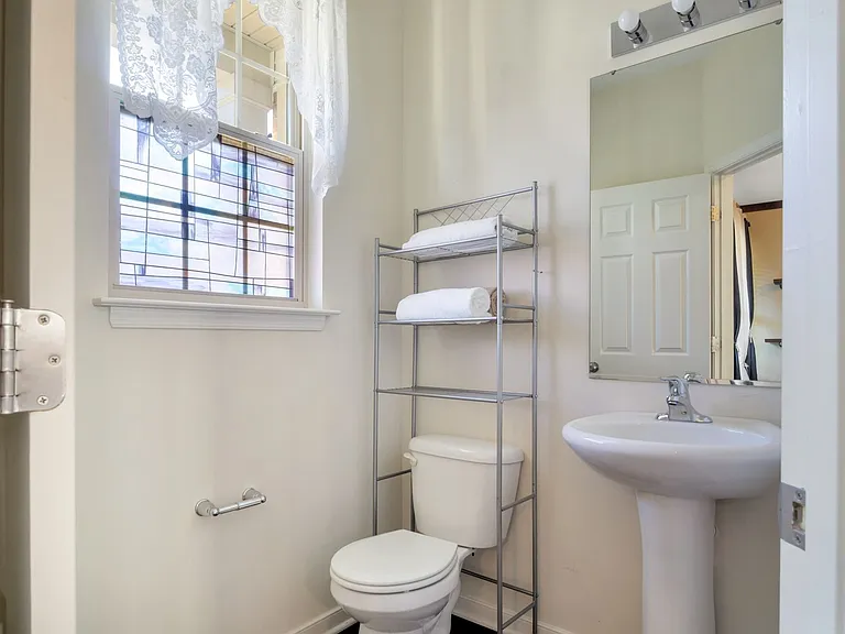 50 Transit Ln — Photo 22