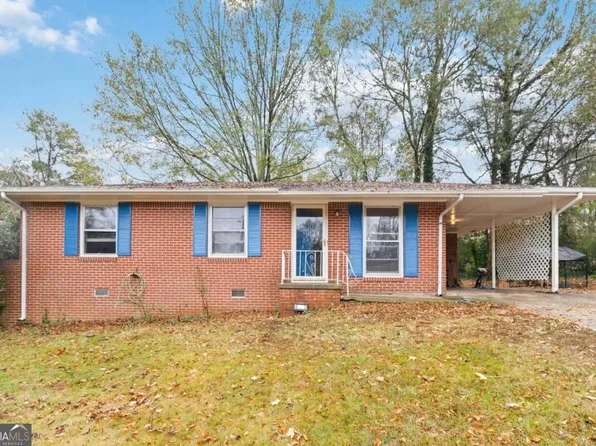 913 Longleaf Dr, Forest Park, GA 30297