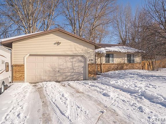 2nd image of 836 Coachman Dr