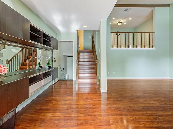 3rd image of 402 El Centro St APT 3