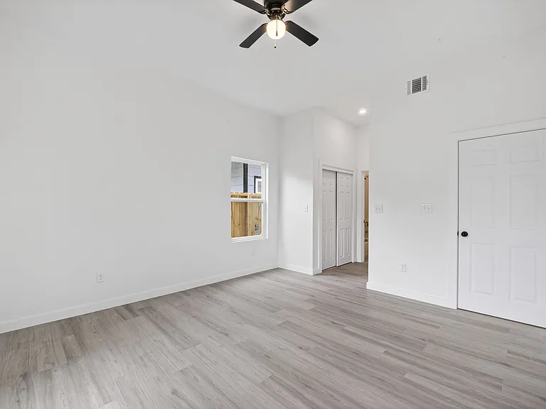 9007 Hilda St — Photo 10