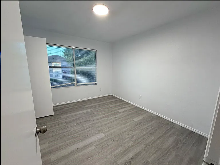 8440 Shallow Creek Dr — Photo 13