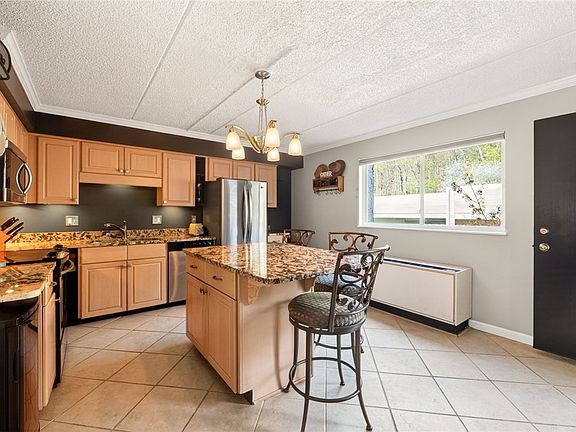 3rd image of 165 Cliffside Dr