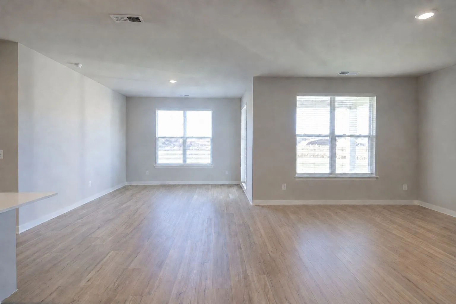 3 bed, 1800 sqft, $2,350 — Photo 4