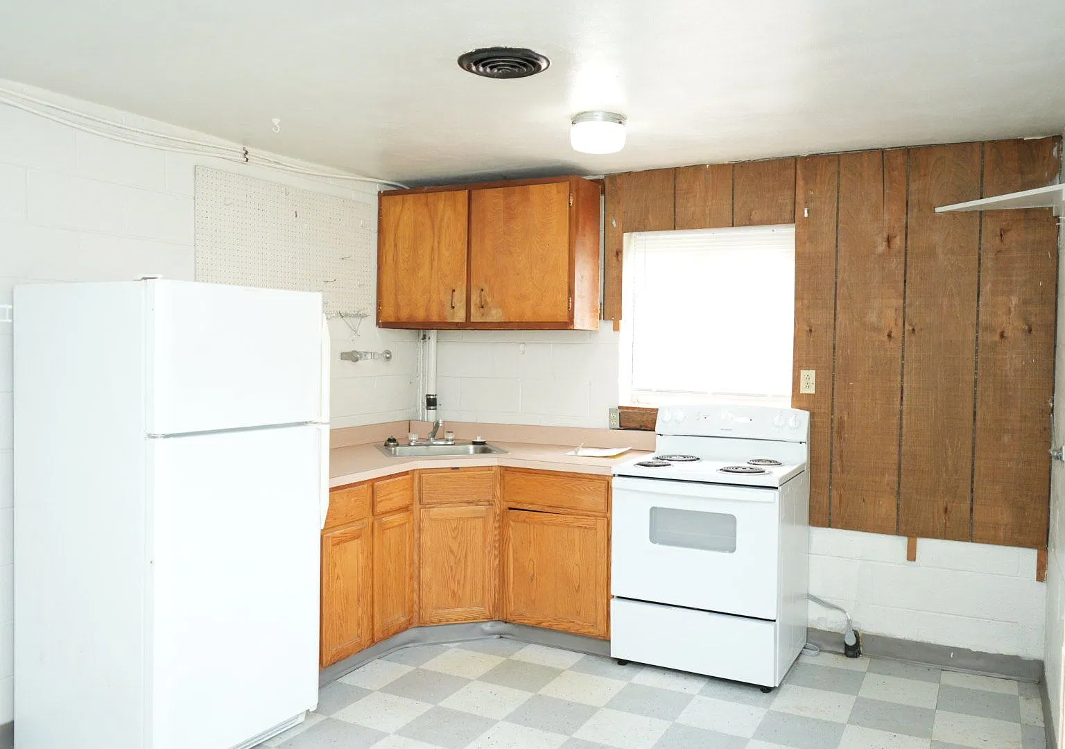 1883 University Cir — Photo 1