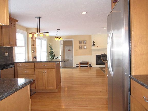 4th image of 199 Ruggles St