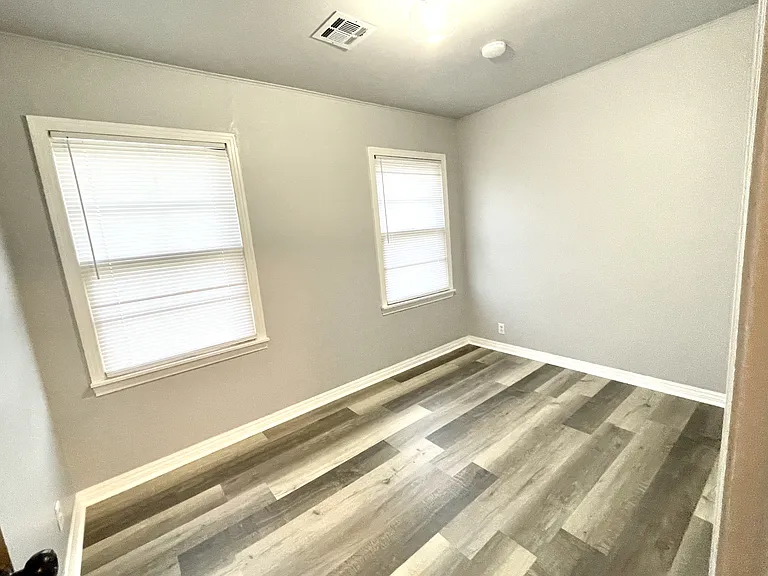 61 15th Ave NW — Photo 17