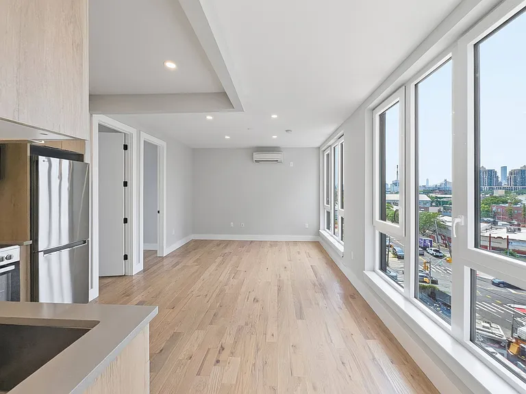 31-61 Vernon Blvd #5B — Photo 5