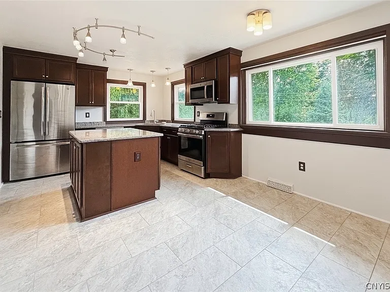 4055 Bristol Rd — Photo 6