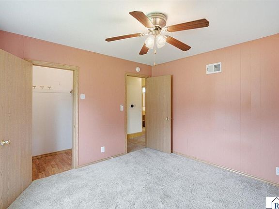 5th image of 1027 Sioux Ave