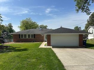 421 E Lake Dr, Edwardsville, IL 62025