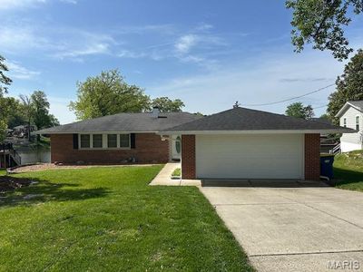 421 E Lake Dr, Edwardsville, IL, 62025