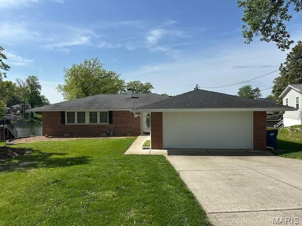 421 E Lake Dr, Edwardsville, IL 62025