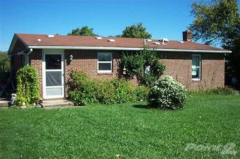 Level back yard. Kitchen walkout.