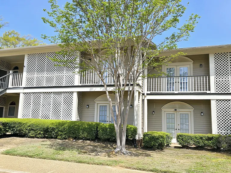 Northpointe Village Apartments — Photo 18