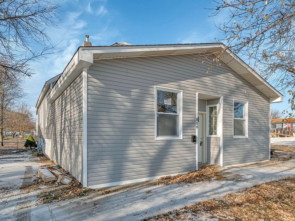 1st image of 808 N Shabbona St