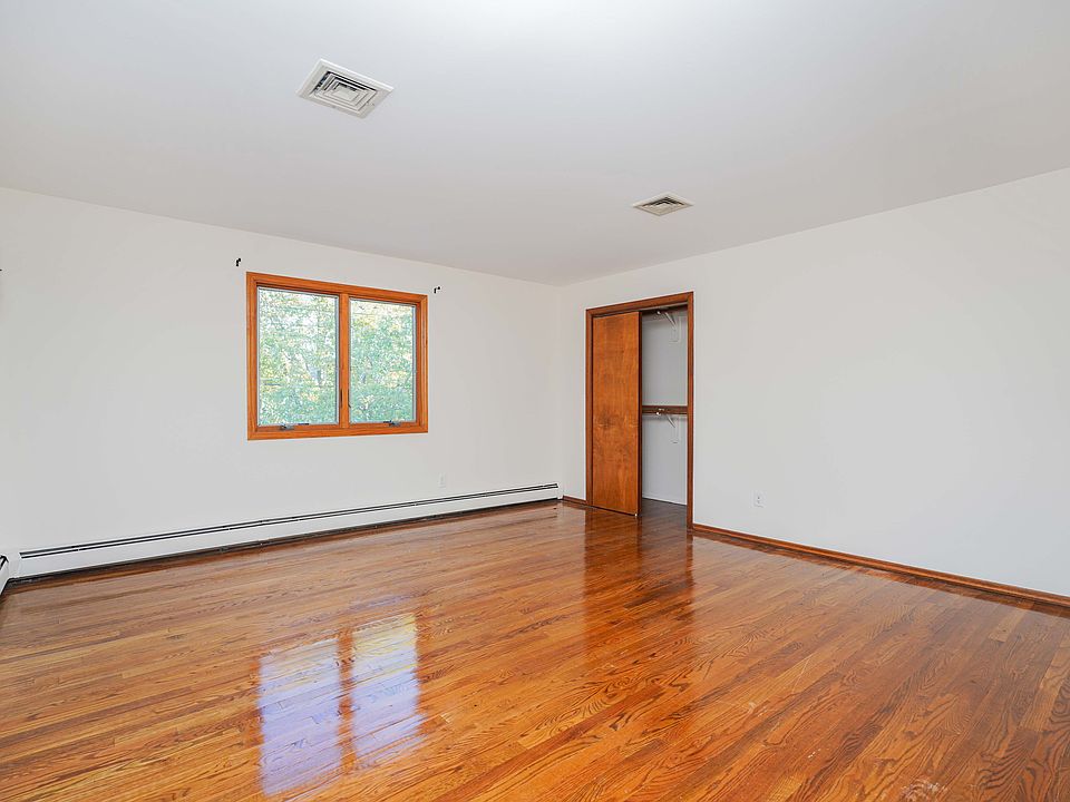 1st image of 135 Noel St Floor 1