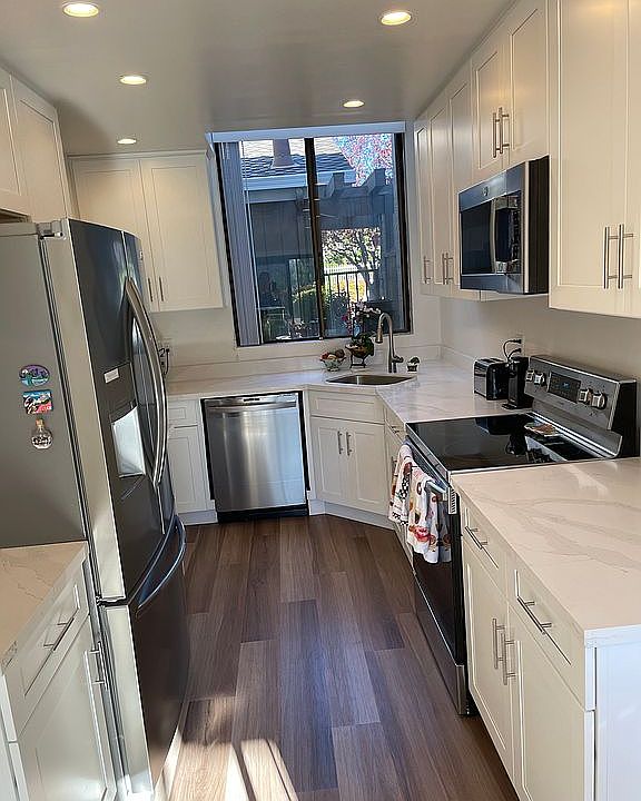 1st image of 5 Spinnaker Pl