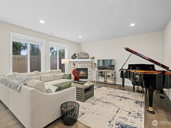 5th image of 8609 244th Street SW #11