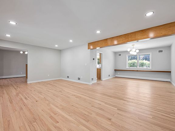 5th image of 439 Summit St