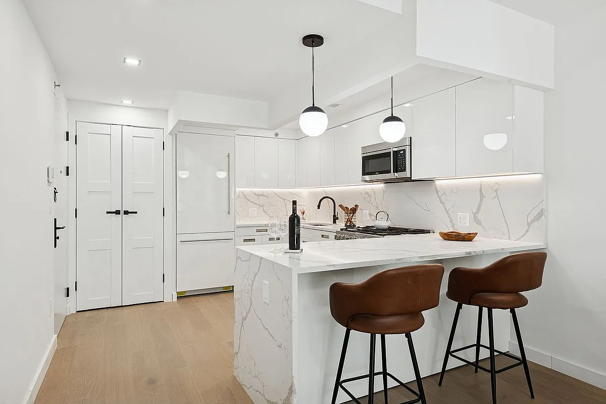 428 E 9th St #211 photo 1