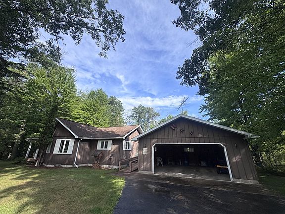 3rd image of W8860 Haguewood Ln