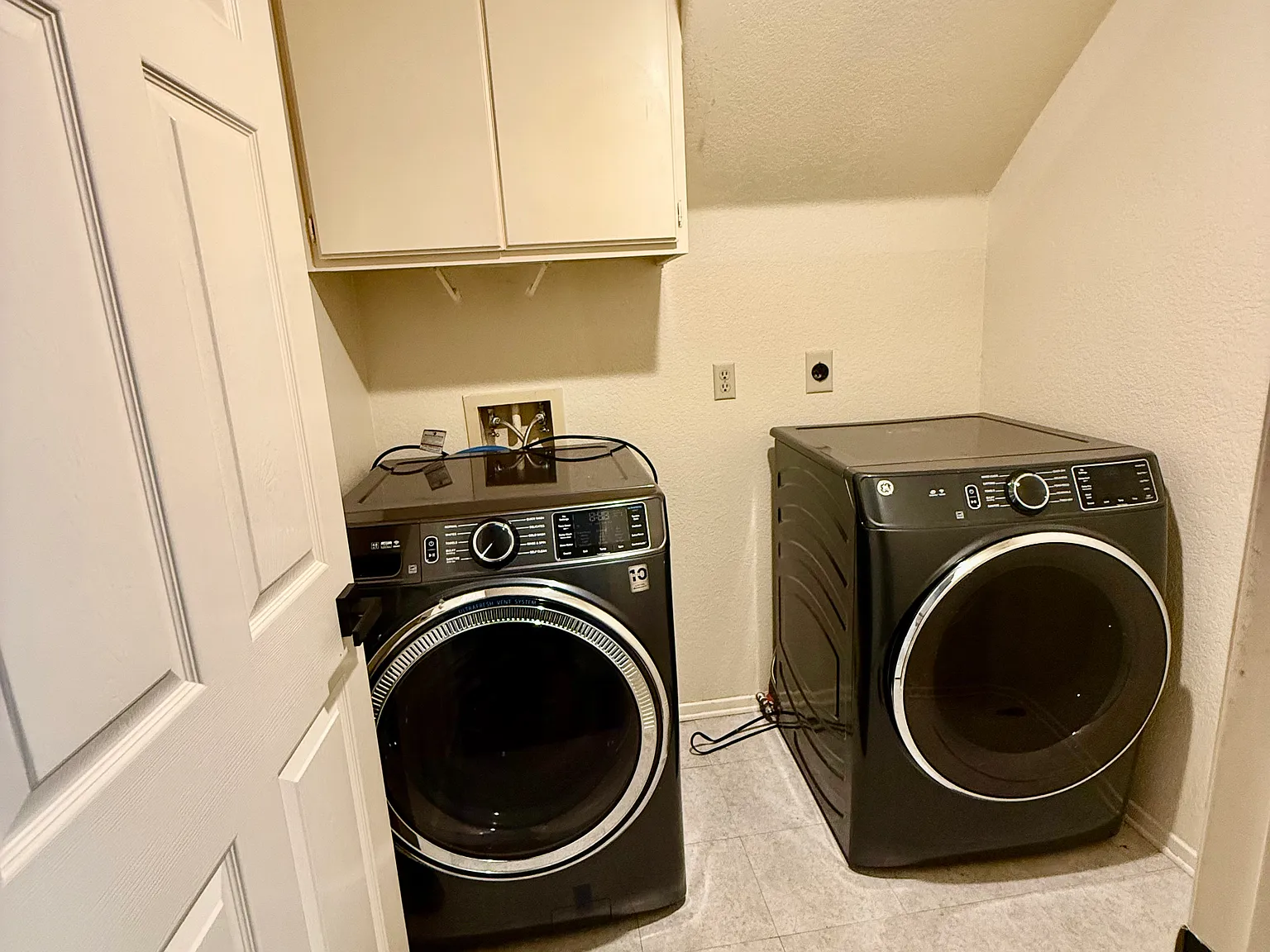 3 bed, 2.5 bath, 1690 sqft, $4,000 — Photo 2