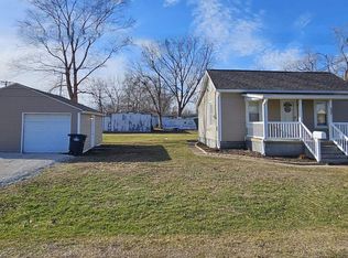 803 S Maple St, Salem, IL 62881