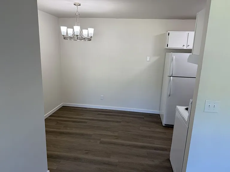 1710 La Crescent St — Photo 2