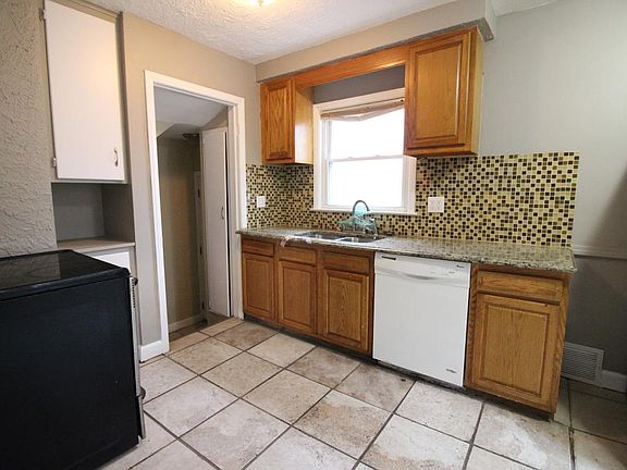 5th image of 24361 Parklawn St