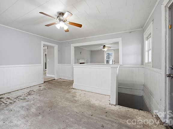 3rd image of 712 Conley Pl NW