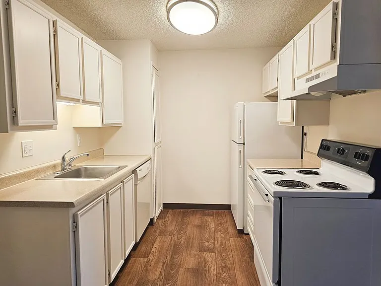 2600 Apartments — Photo 46