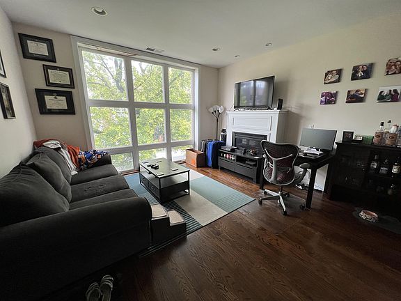 4th image of 1844 N California Ave #2S