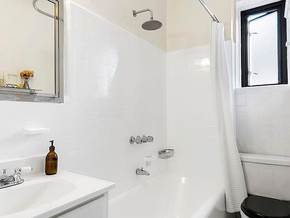 4th image of 210 6th Ave APT 5G