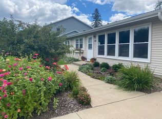 103 E Forest St, Oconomowoc, WI 53066