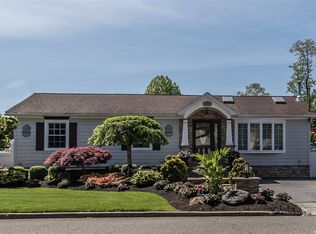 260 Saint Johns St, Central Islip, NY 11722