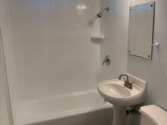 4th image of 15871 Highland Ave