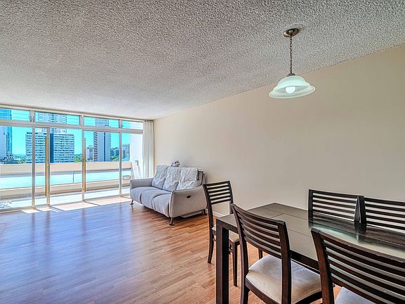 4th image of 500 University Ave APT 1114