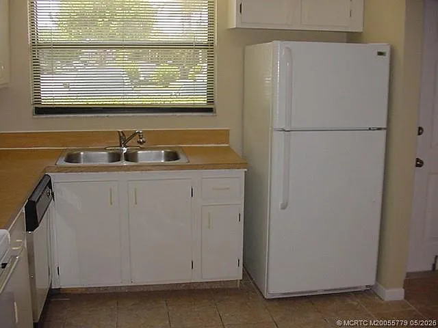 1290 SE Parkview Pl #A2 — Photo 4
