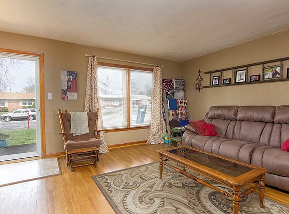 3rd image of 1365 Holland Ave