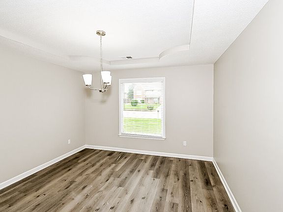 5th image of 8241 Meadow Vale Dr