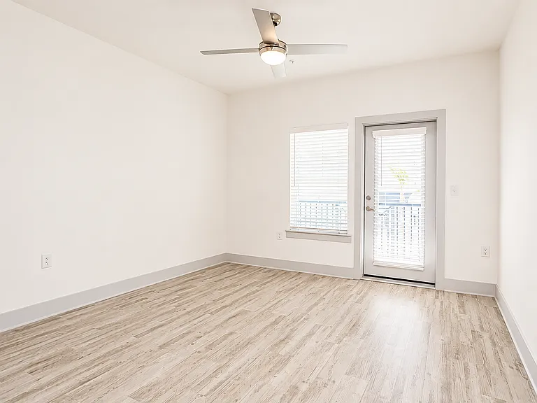 Azalea Bay Apartments — Photo 45