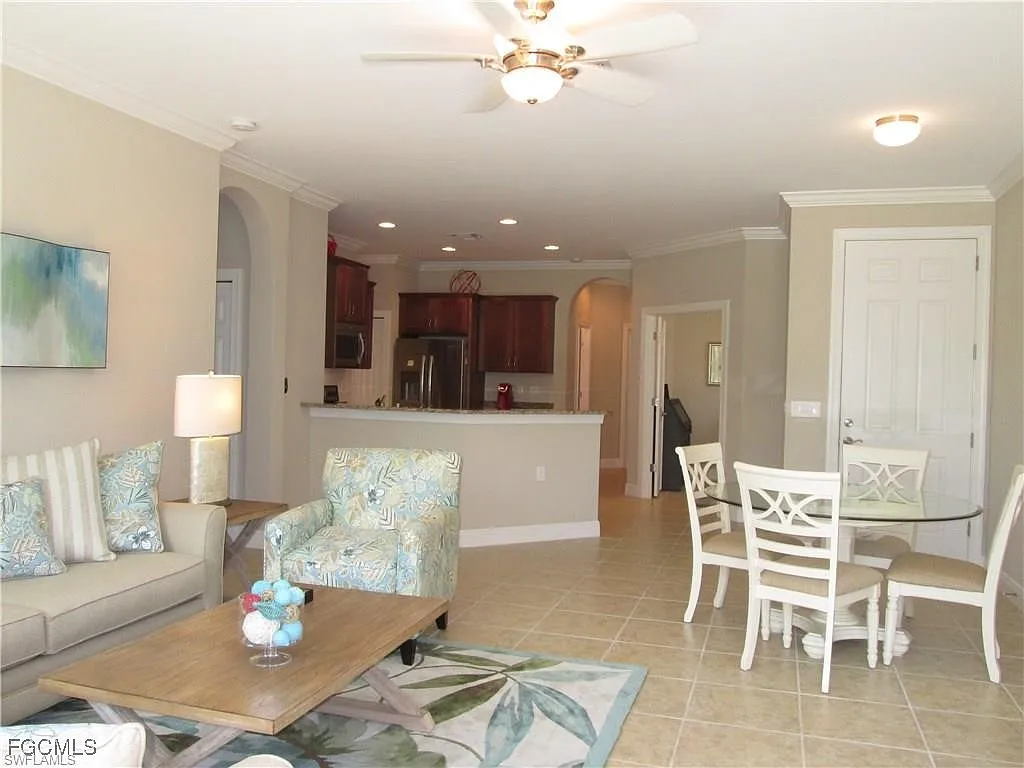 2 bed, 2.0 bath, 1347 sqft, $5,500 — Photo 3