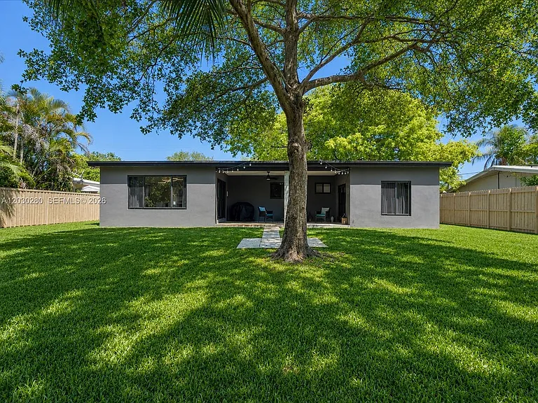 400 NW 30th Ct — Photo 32