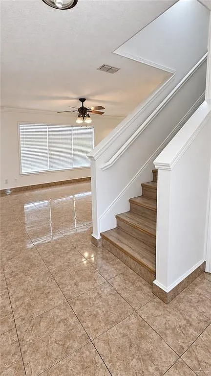 3 bed, 2.5 bath, 1823 sqft, $1,600 — Photo 2