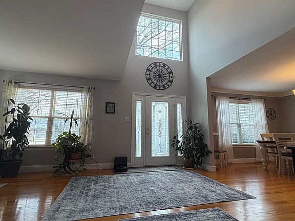4th image of 9 Exton Ct