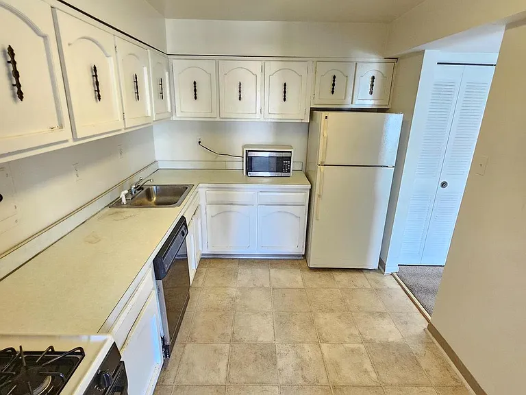 9900 Georgia Ave #415 — Photo 13